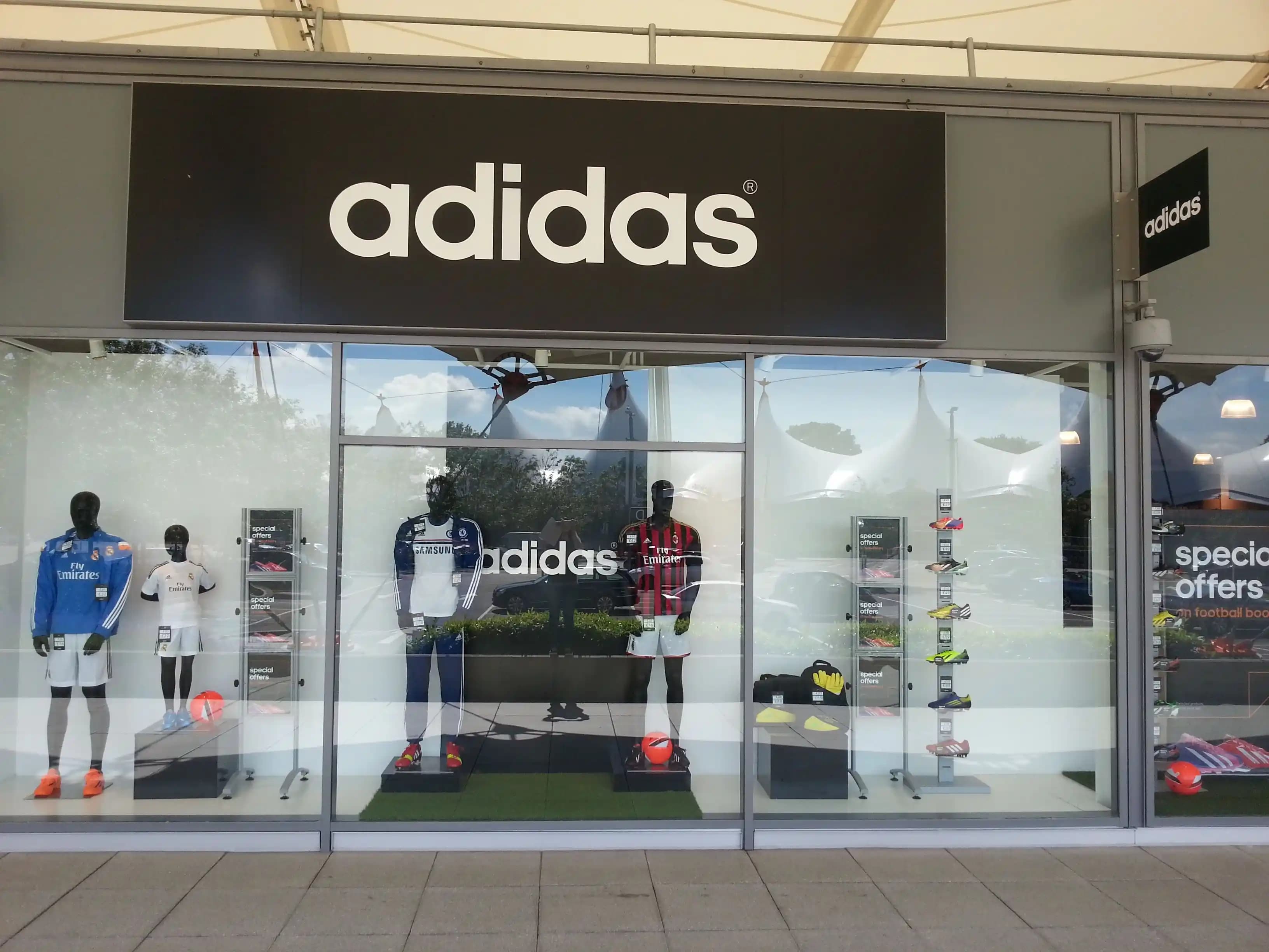 İzmir'de Adidas Outlet Mağazaları ve Uygun Fiyatlı Spor Giyim Seçenekleri