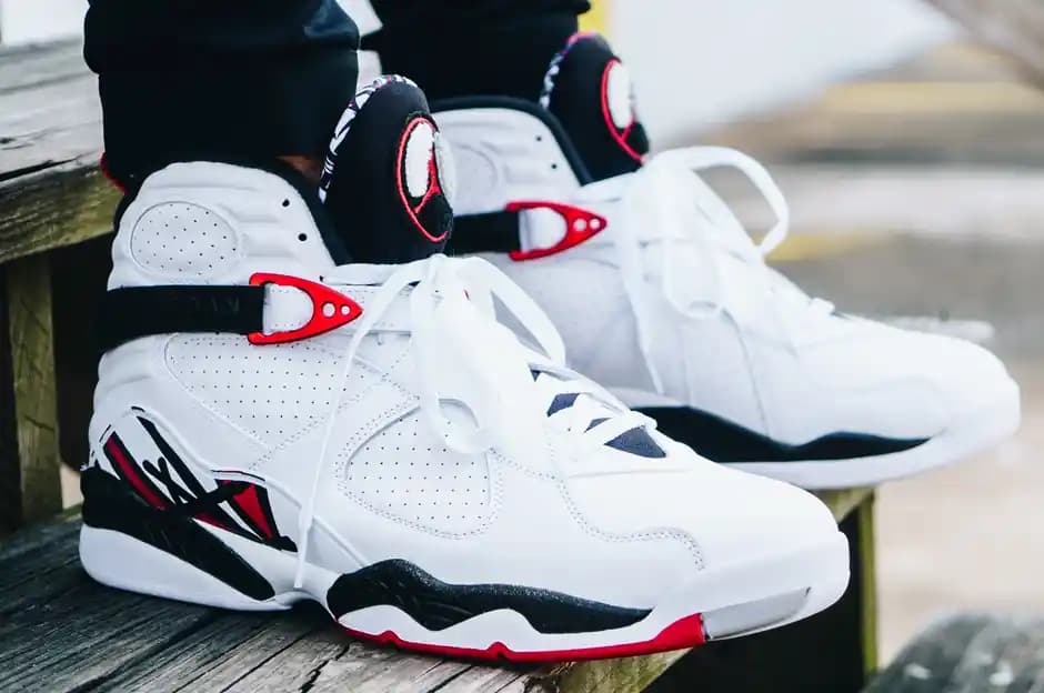 Jordan 8: Tasarım Özellikleri ve Koleksiyon Değeriyle Efsanevi Spor Ayakkabı