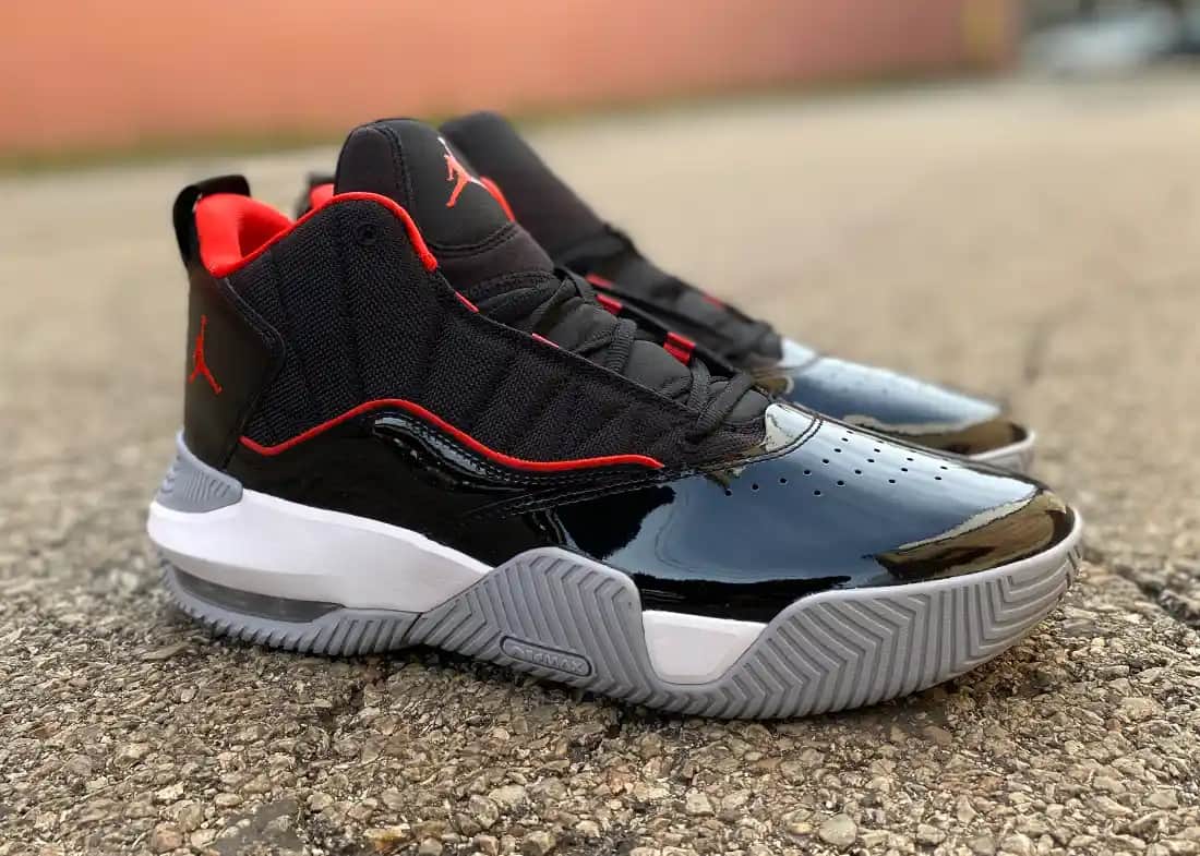 Jordan Stay Loyal Serisi: Modern Tasarım ve Konforuyla Spor ve Günlük Kullanım İçin