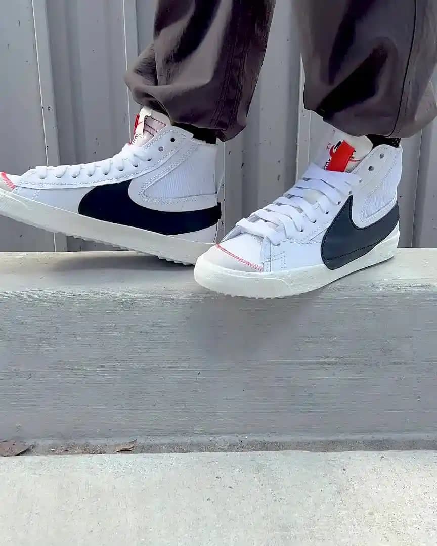 Jumbo Mid 77 Spor Ayakkabısı: Modern Tasarım ve Yüksek Konfor Sunan Günlük Model