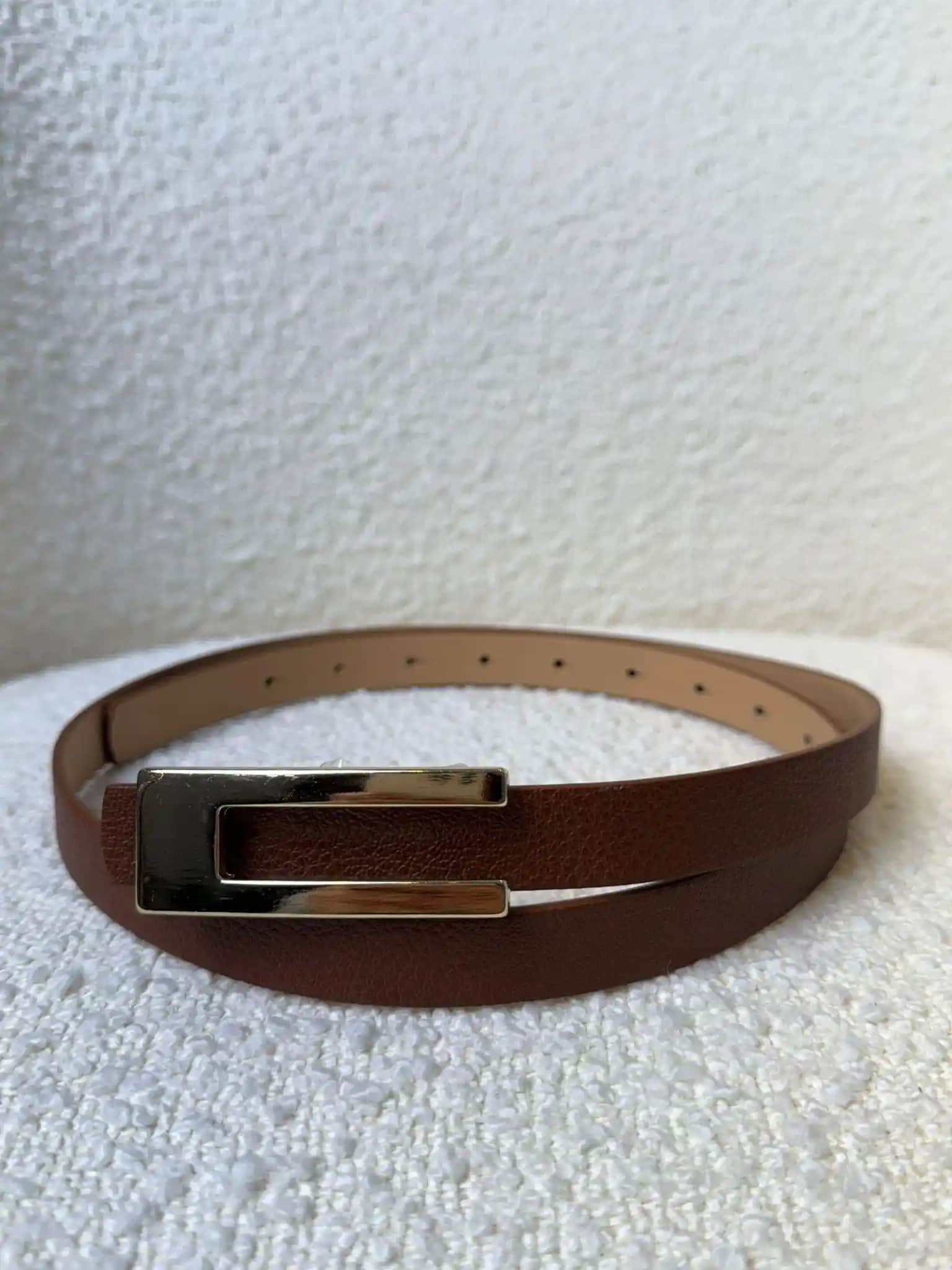 Kahverengi Kemer Seçenekleri ve Kombinasyon İpuçlarıyla Tarzınızı Yükseltin