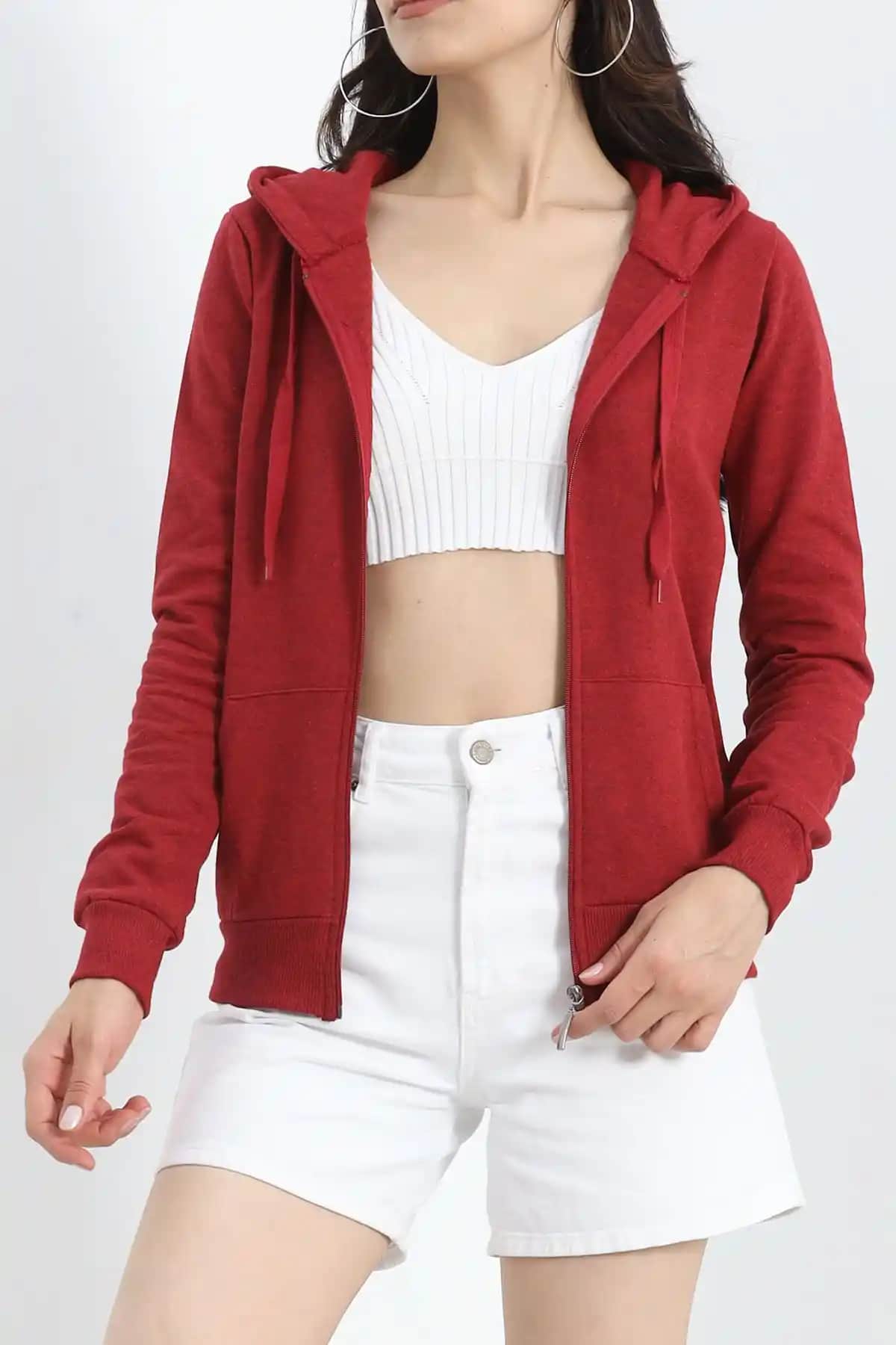 Kapüşonlu Fermuarlı Sweatler: Günlük ve Spor Şıklığını Yakalayan Rahat Giysi Seçenekleri