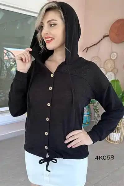 Kapüşonlu Triko Hırka Modası: Şıklık ve Konforun En İyi Kombinleri