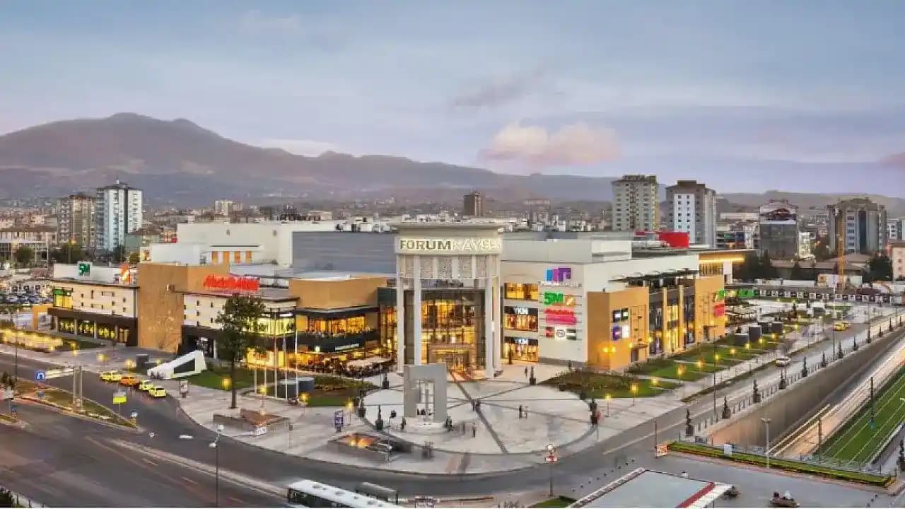 Kayseri Forum Lufian Mağazası: Kaliteli ve Şık Ayakkabılarla Güvenilir Alışveriş