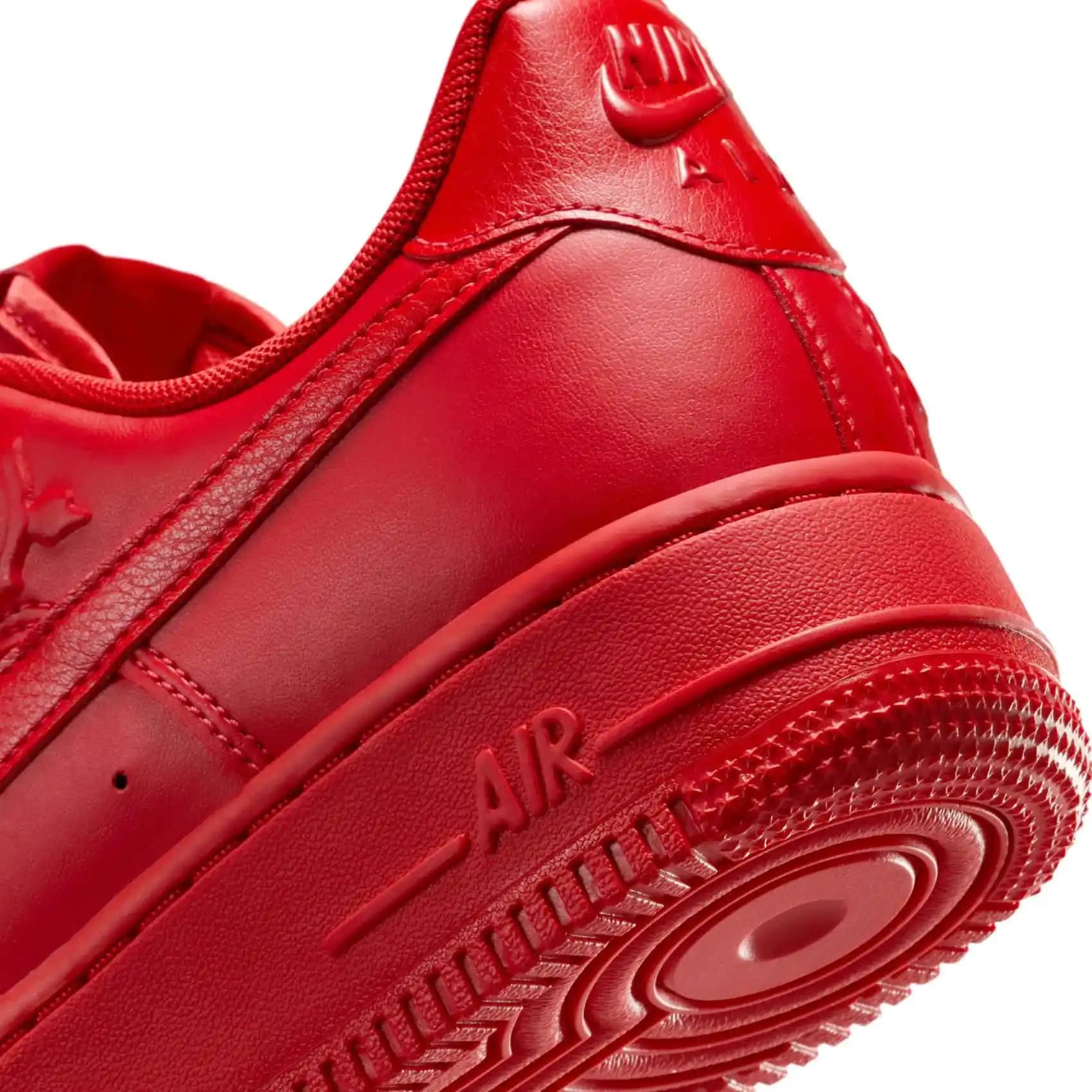 Kırmızı Nike Air Force Modelleri ile Şıklık ve Tarzınızı Yükseltin