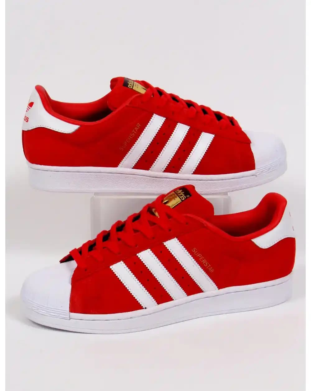 Kırmızı Süperstar Ayakkabılarla Tarzınızı Yansıtın ve Moda Trendlerine Yön Verin