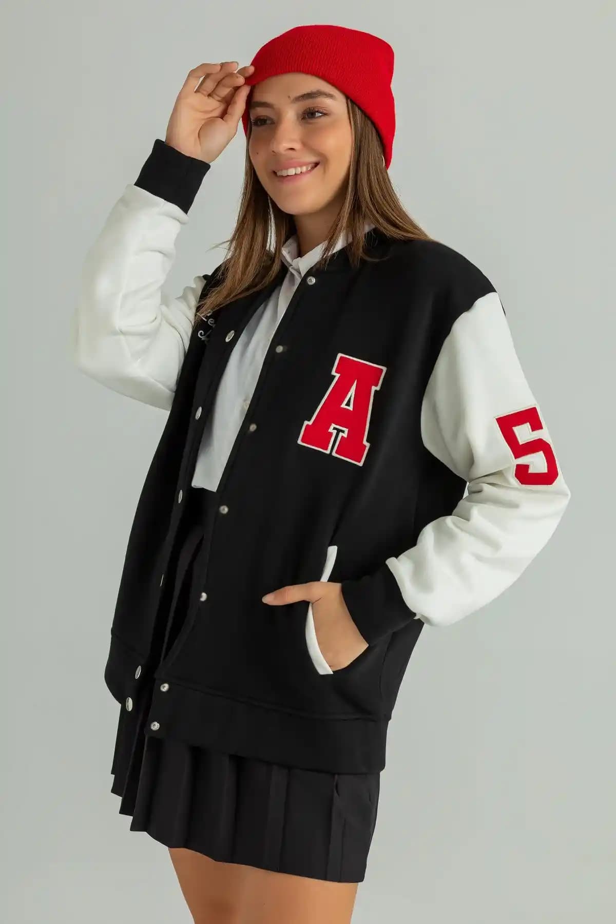 Kolej Yaka Ceketler: Şıklık ve Rahatlığı Bir Arada Sunan Moda Parçası