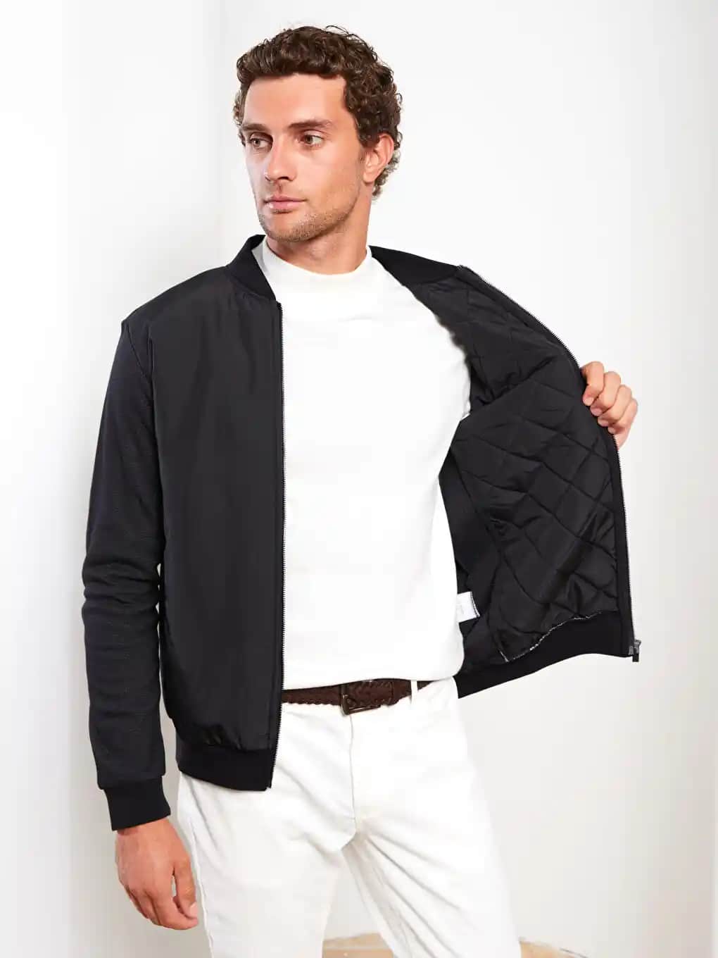 Kolej Yaka Mont: Şıklık ve Konforu Bir Arada Sunan Güncel Moda Trendi