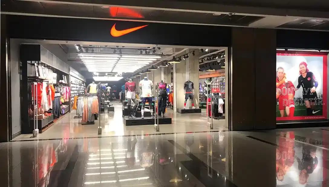 Konya'daki Nike Mağazaları: Spor ve Şıklık İçin Geniş Ürün Seçenekleri ve Uygun Erişim İmkanları
