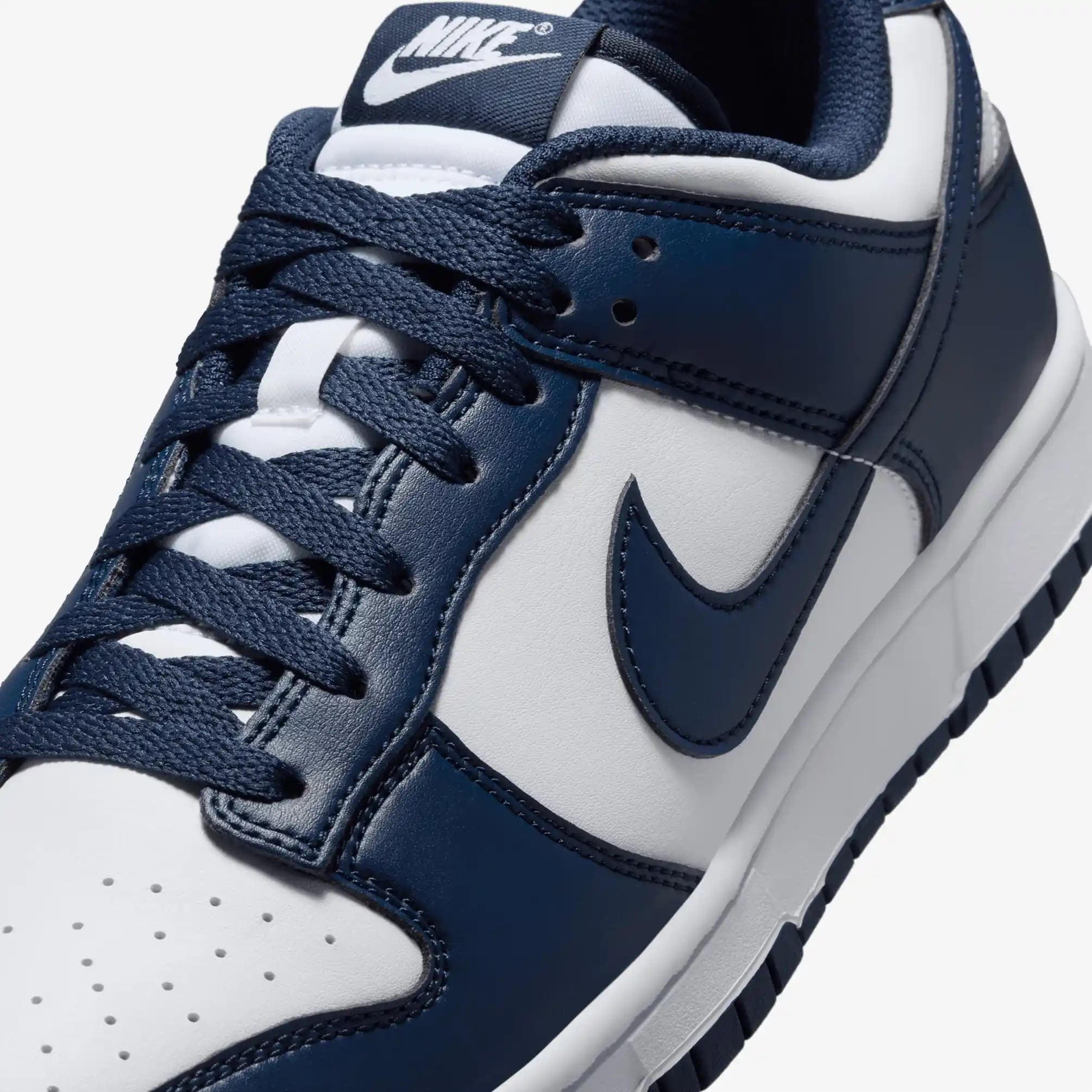 Lacivert Dunk Low Nike Spor Ayakkabı: Şıklık ve Konforun Buluşması