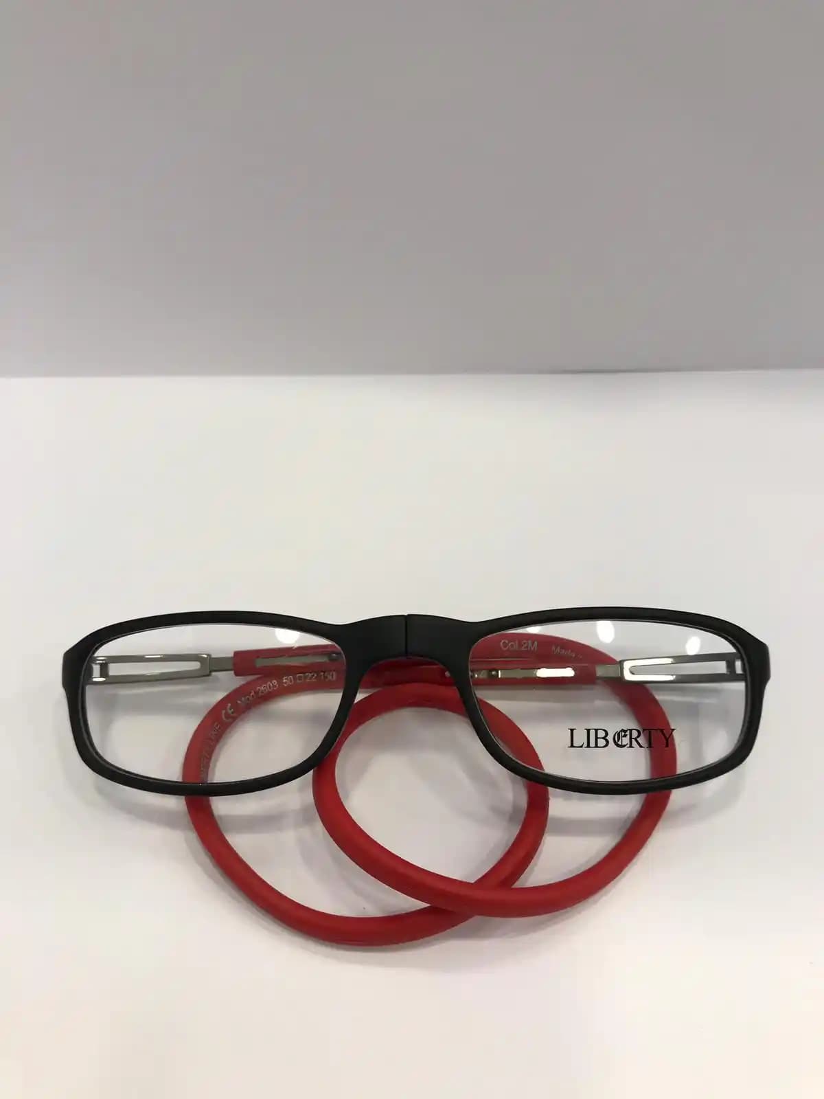 Liberty Gözlükleri: Şıklık ve Konforu Bir Arada Sunan Moda Aksesuarları