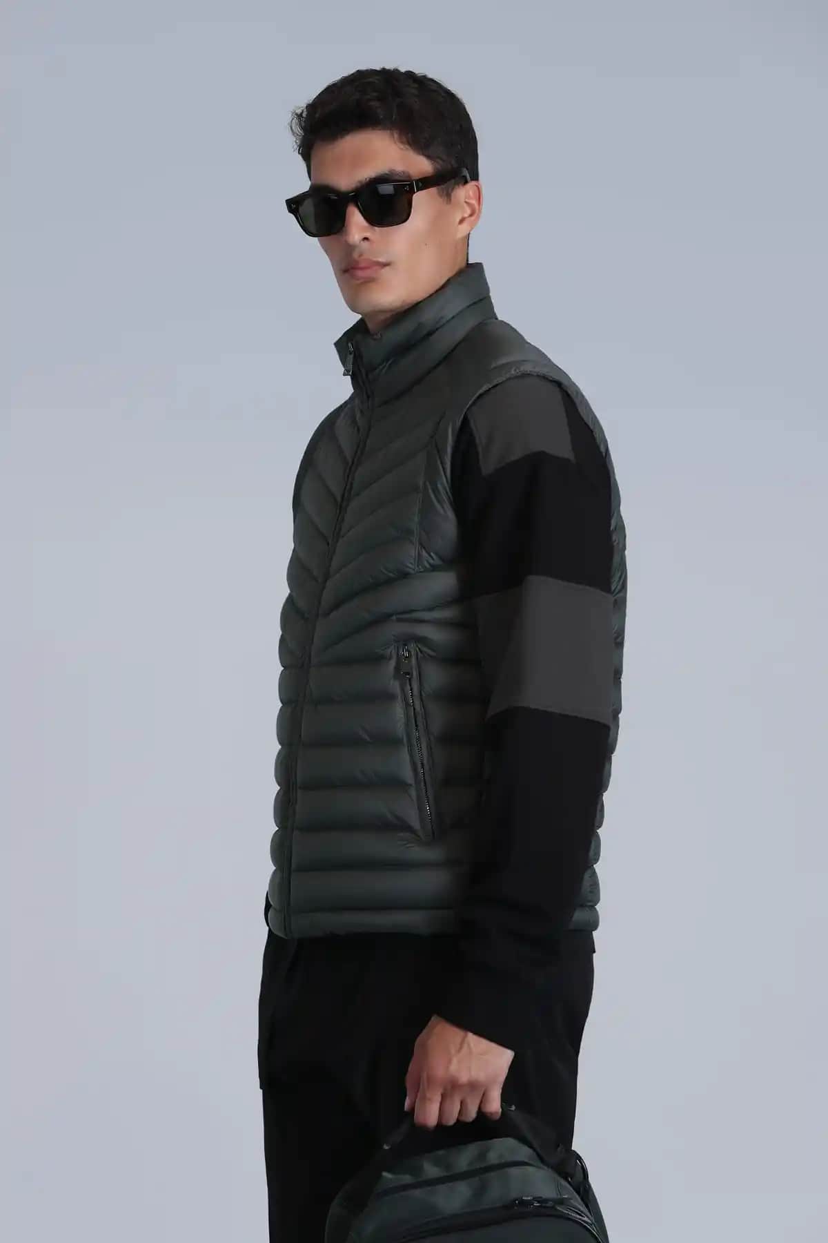 Lufian Kaz Tüyü Yelekler: Şıklık ve Sıcaklığı Bir Arada Sunan Modern Tasarımlar