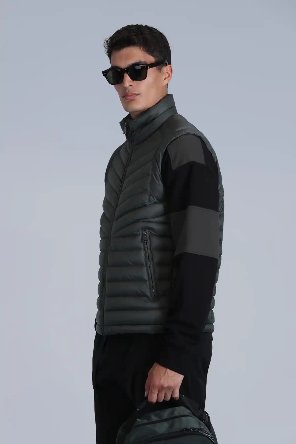 Lufian Kaz Tüyü Yelekler: Şıklık ve Sıcaklığı Bir Arada Sunan Modern Tasarımlar