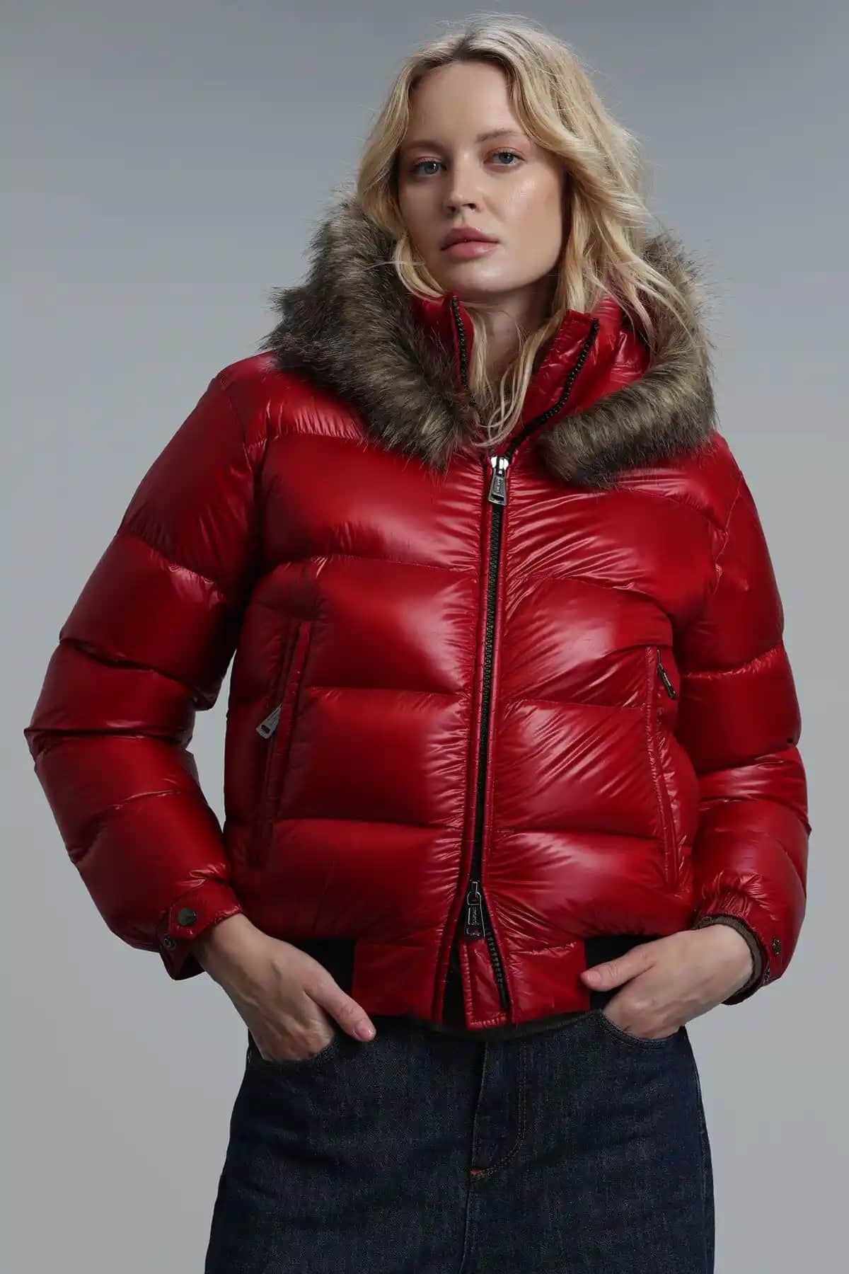 Lufian Kırmızı Mont: Moda ve Konforun Şık Buluşması Kışlık Giyim Trendleri