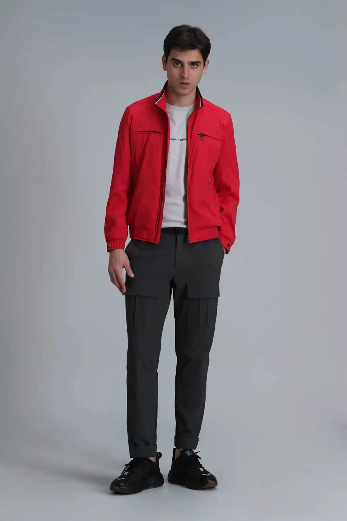 Lufian Kırmızı Montlar: Şıklık ve Konforu Bir Arada Sunan Kış Koleksiyonu