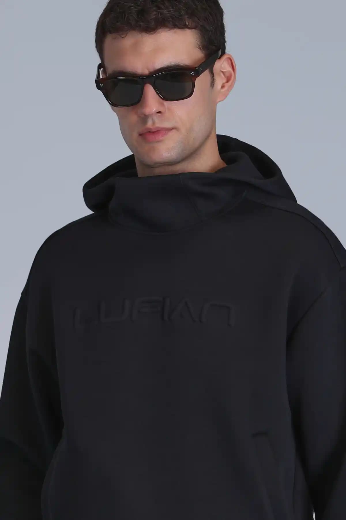 Lufian Siyah Sweatshirt: Modern Tarz ve Konforun Mükemmel Buluşması