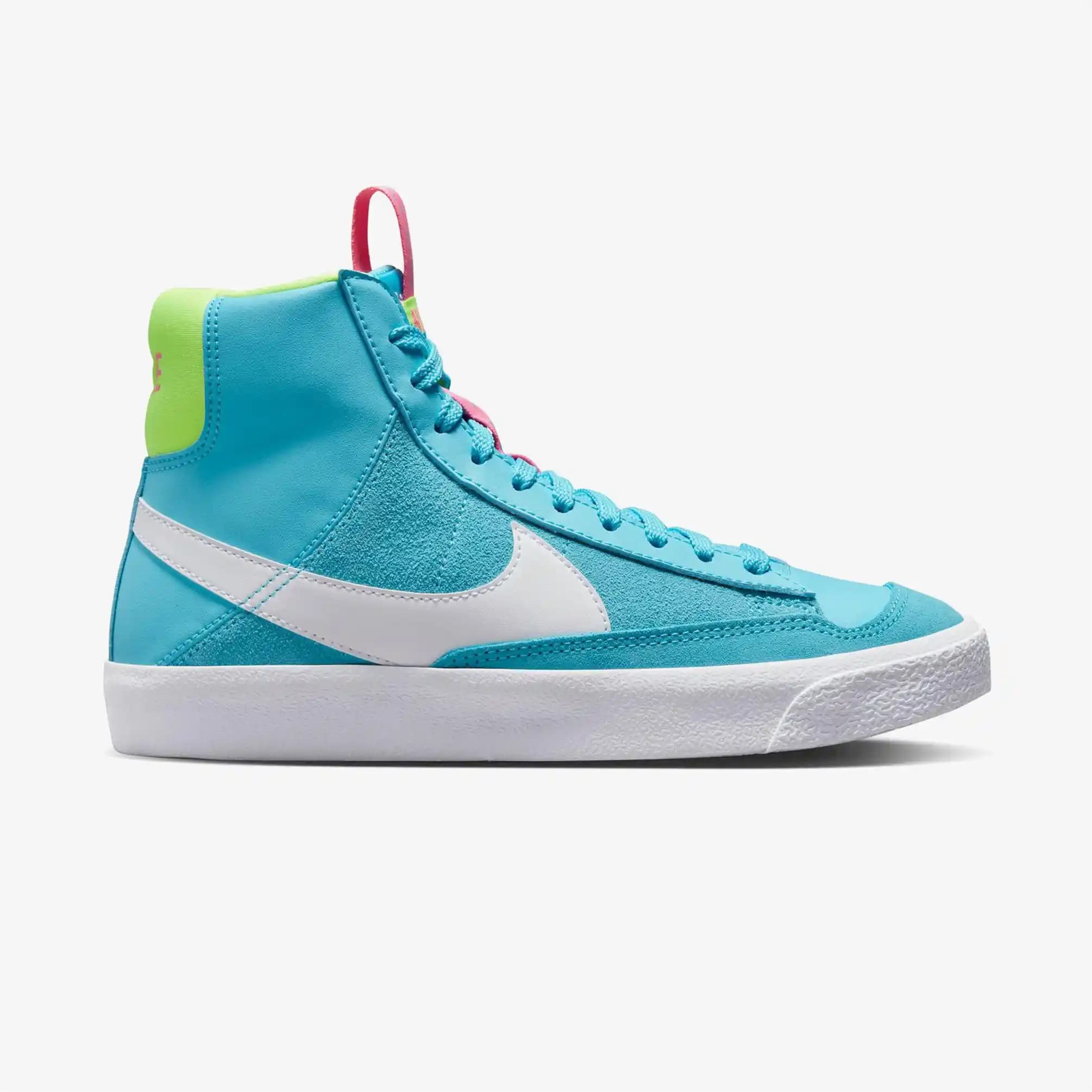 Mavi Nike Blazer Modelleri: Stil ve Konforun Modern Yansıması