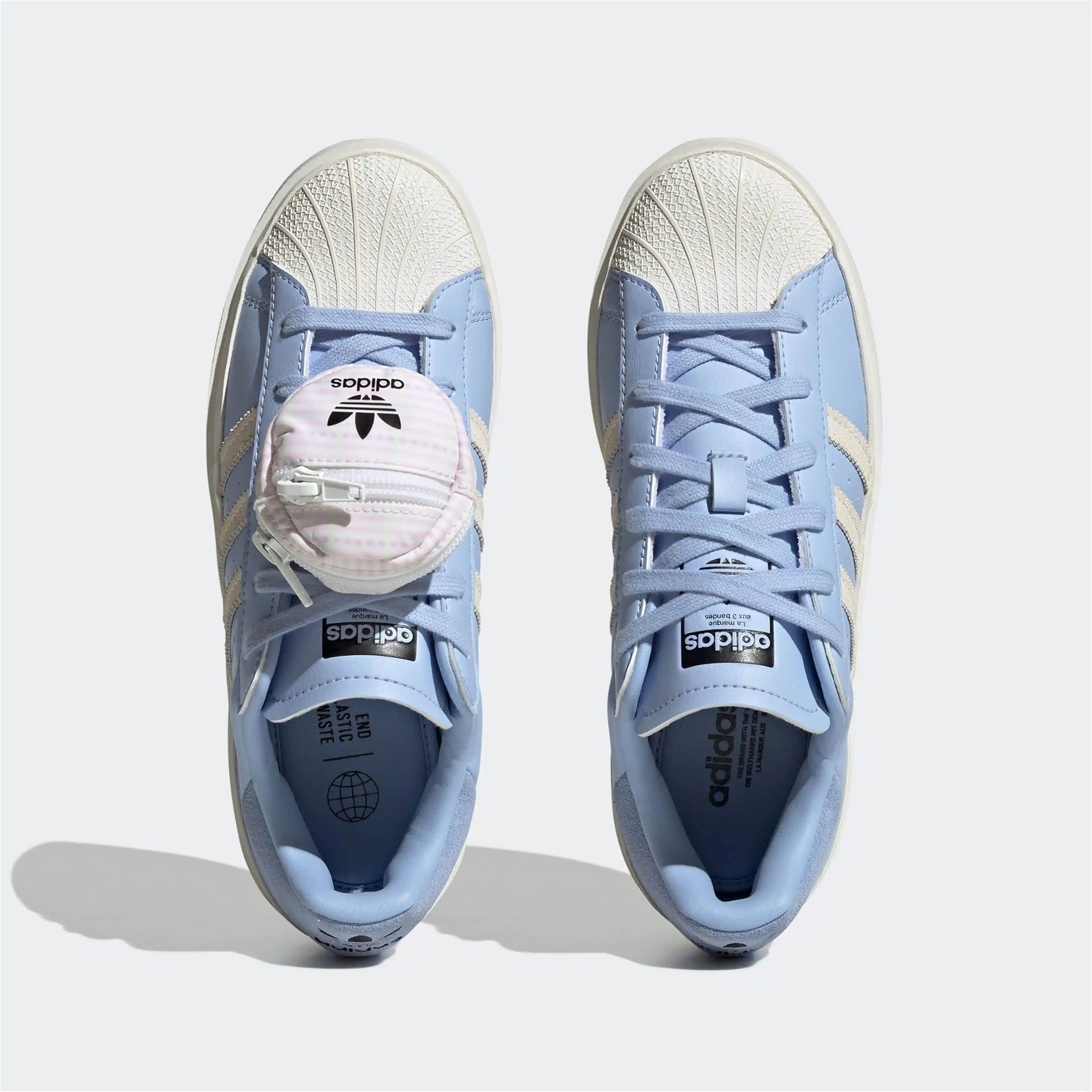 Mavi Superstar Ayakkabısı: Modern Tasarım ve Konforun Buluştuğu Şık Seçenek