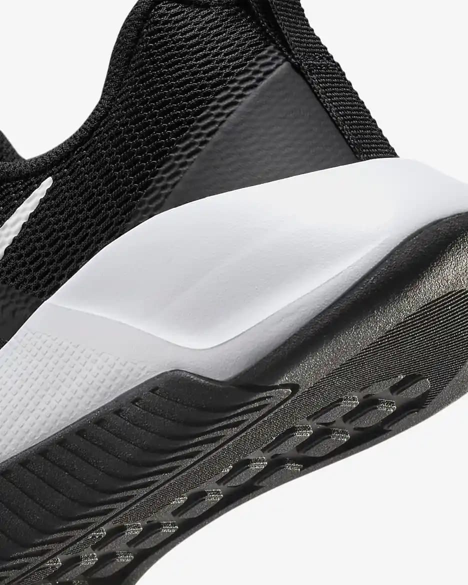 MC Trainer: Konfor ve Şıklık Sunan Yenilikçi Ayakkabı ve Aksesuar Markası