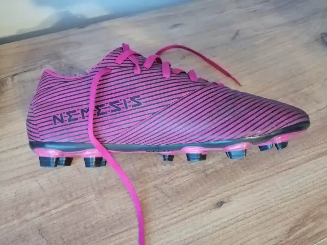 Nemesis Kramponlar: Performansı Artıran ve Sahada Gücü Yansıtan Seçenekler