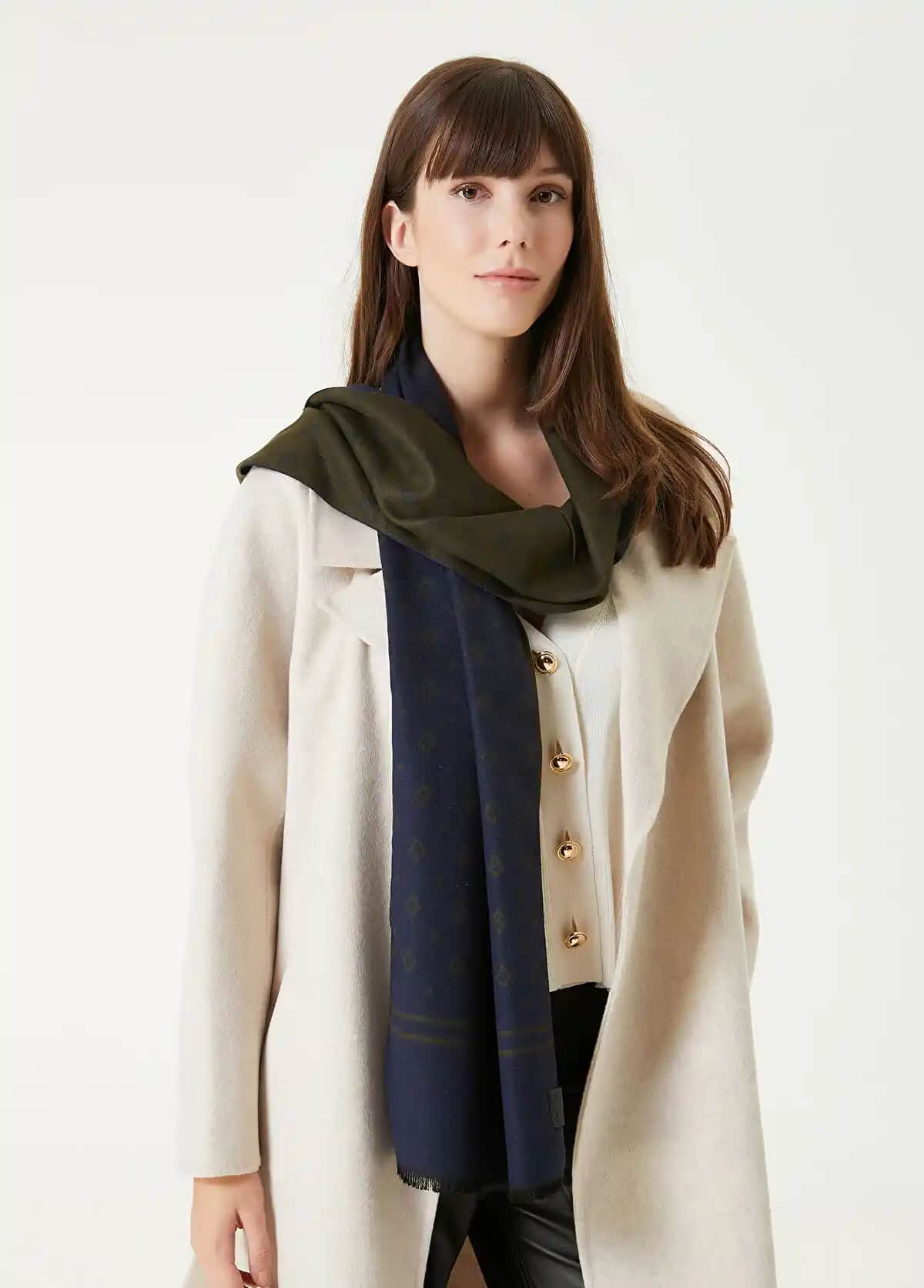 Network Atkı Nedir? Moda ve Fonksiyonelliği Bir Arada Sunan Aksesuar