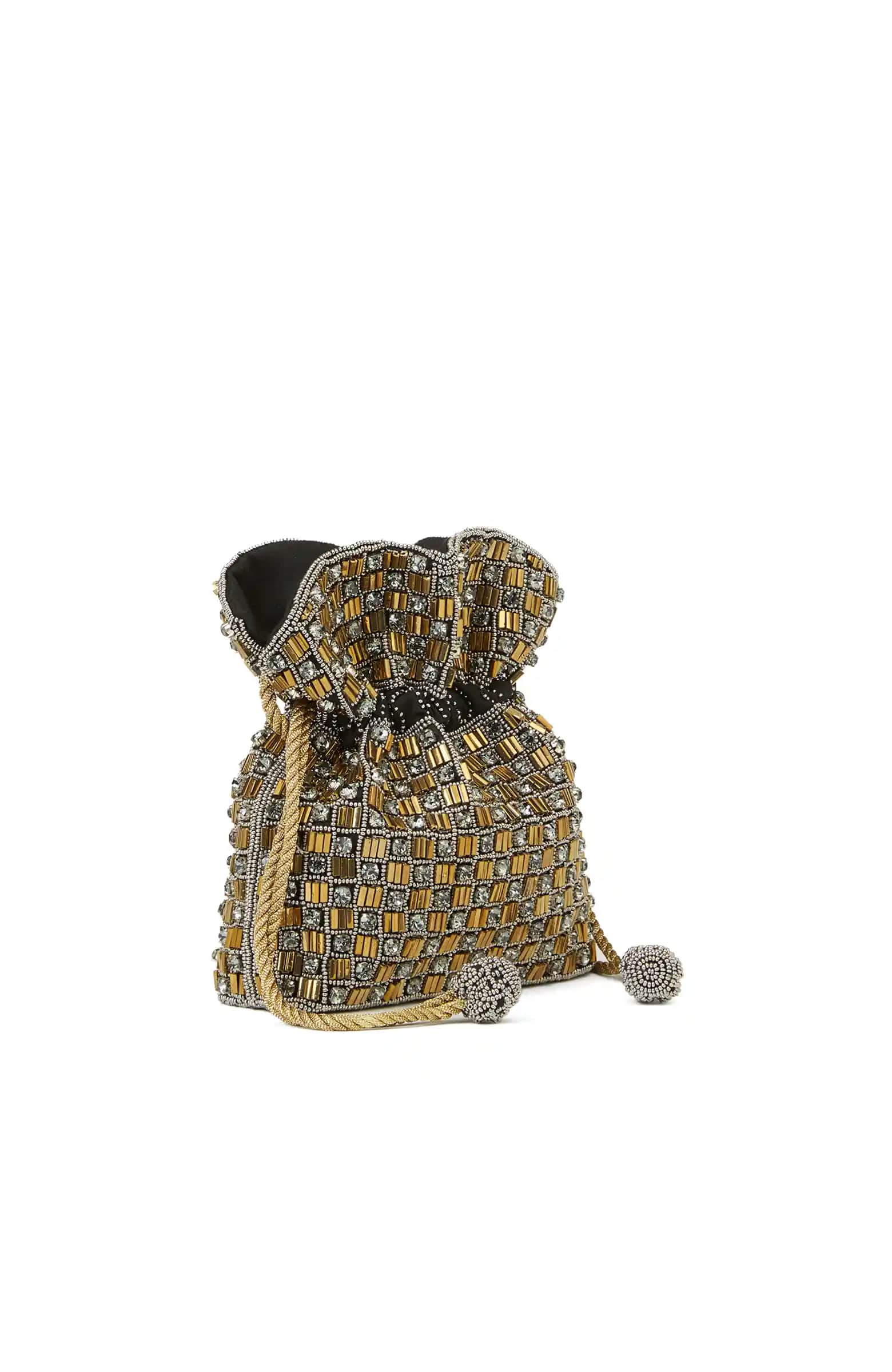 Network Ayakkabıları ve Aksesuarları: Modern Şıklık ve Konfor Sunan Koleksiyonlar