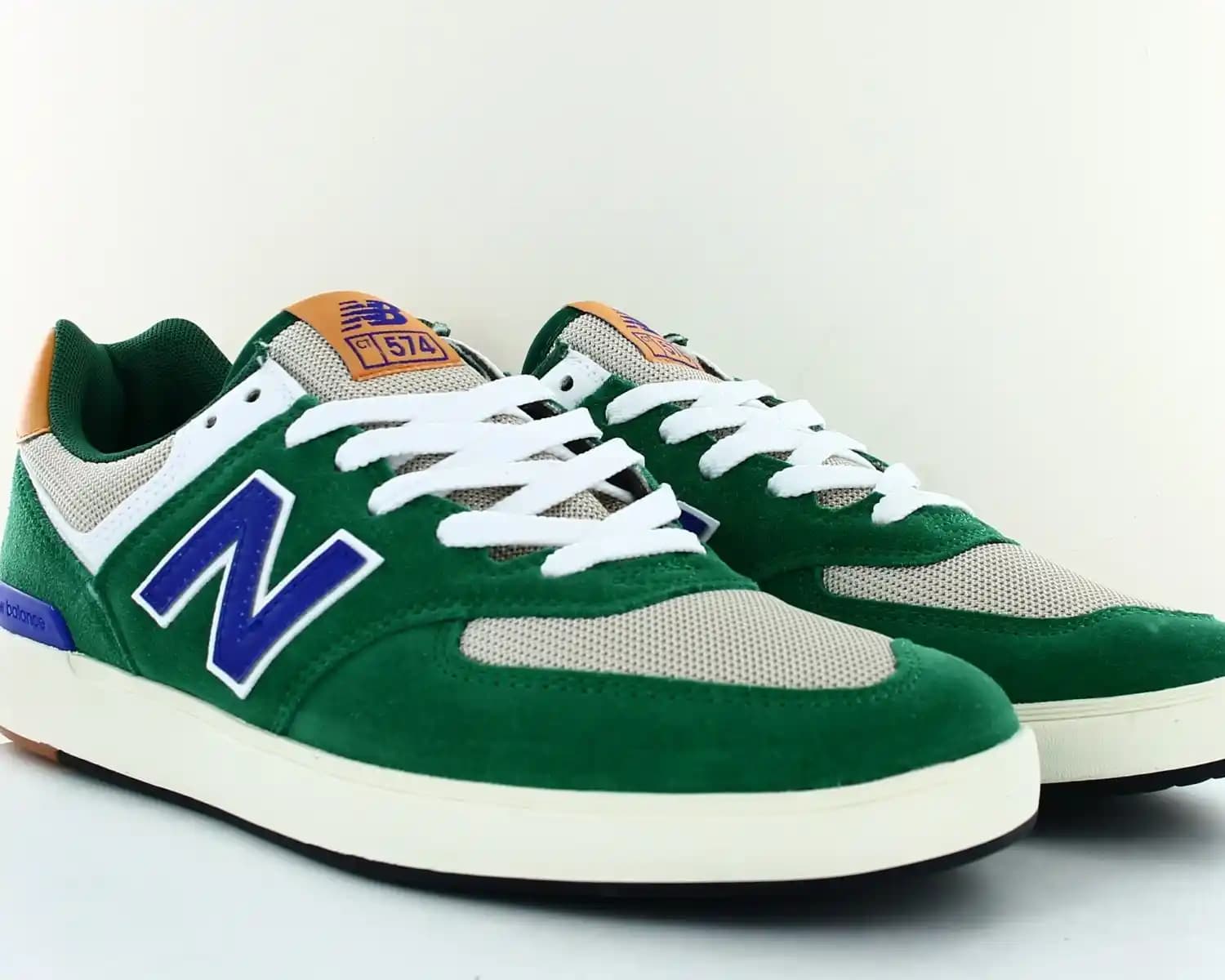 New Balance 574: Dayanıklı ve Konforlu Spor Ayakkabının Tarihçesi ve Güncel Trendleri