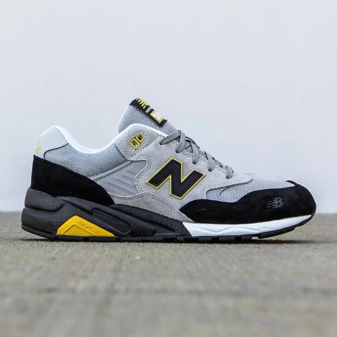 New Balance 580: Konfor ve Şıklığın Bir Arada Olduğu Günlük Spor Ayakkabısı