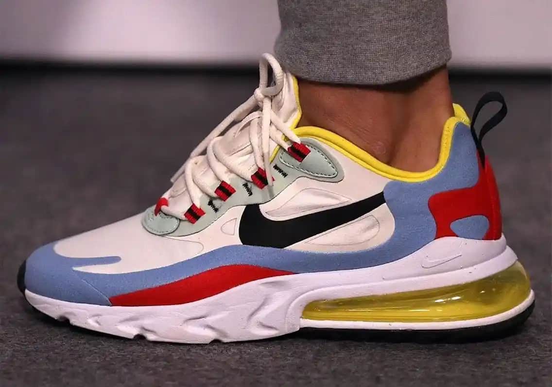 Nike 270 React: Yenilikçi Teknoloji ve Şık Tasarım ile Günlük ve Spor Kullanımına Uygun