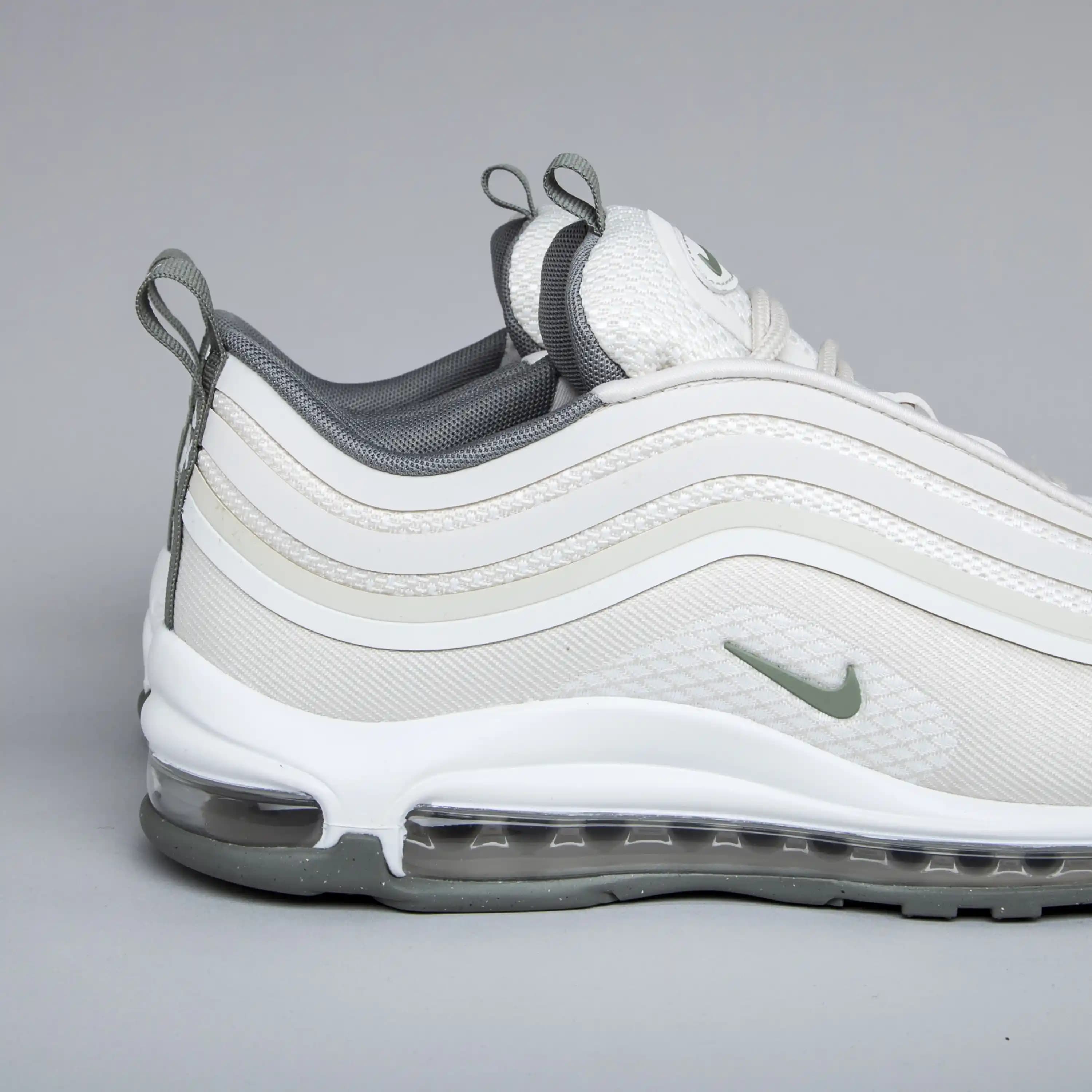 Nike Air 97: Spor ve Günlük Kullanım İçin Konforlu ve Şık Ayakkabı Seçenekleri