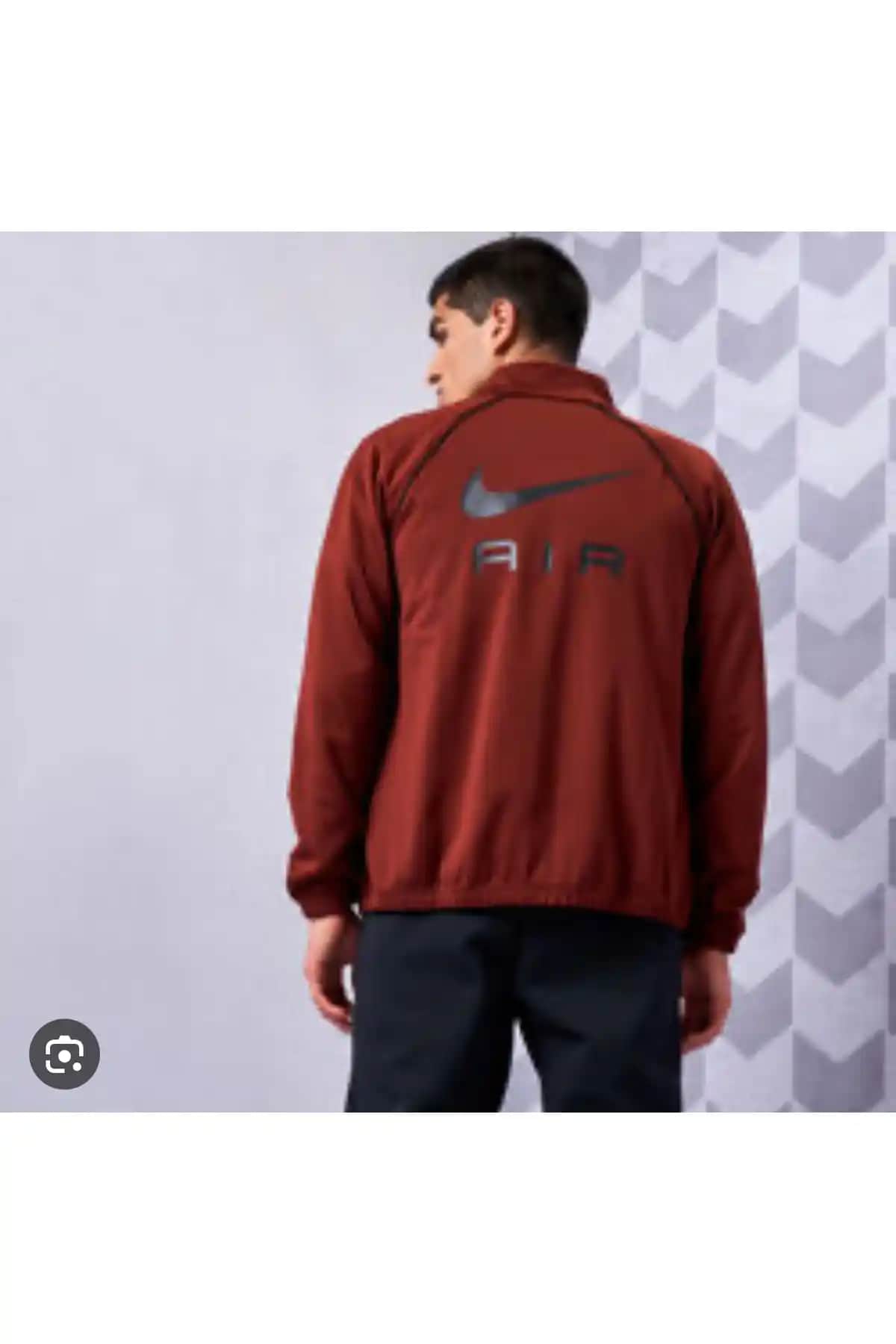 Nike Air Ceket: Modern Tasarım ve Fonksiyonellik Sunan Hafif Spor ve Günlük Kullanım Ceketi