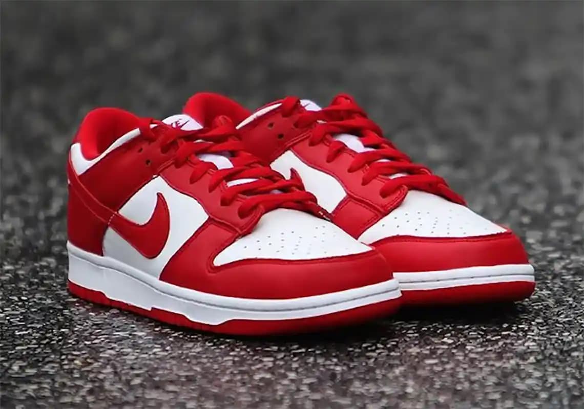 Nike Air Dunk Low: Sokak Modasının Vazgeçilmez Ayakkabısı ve Koleksiyon Parçası