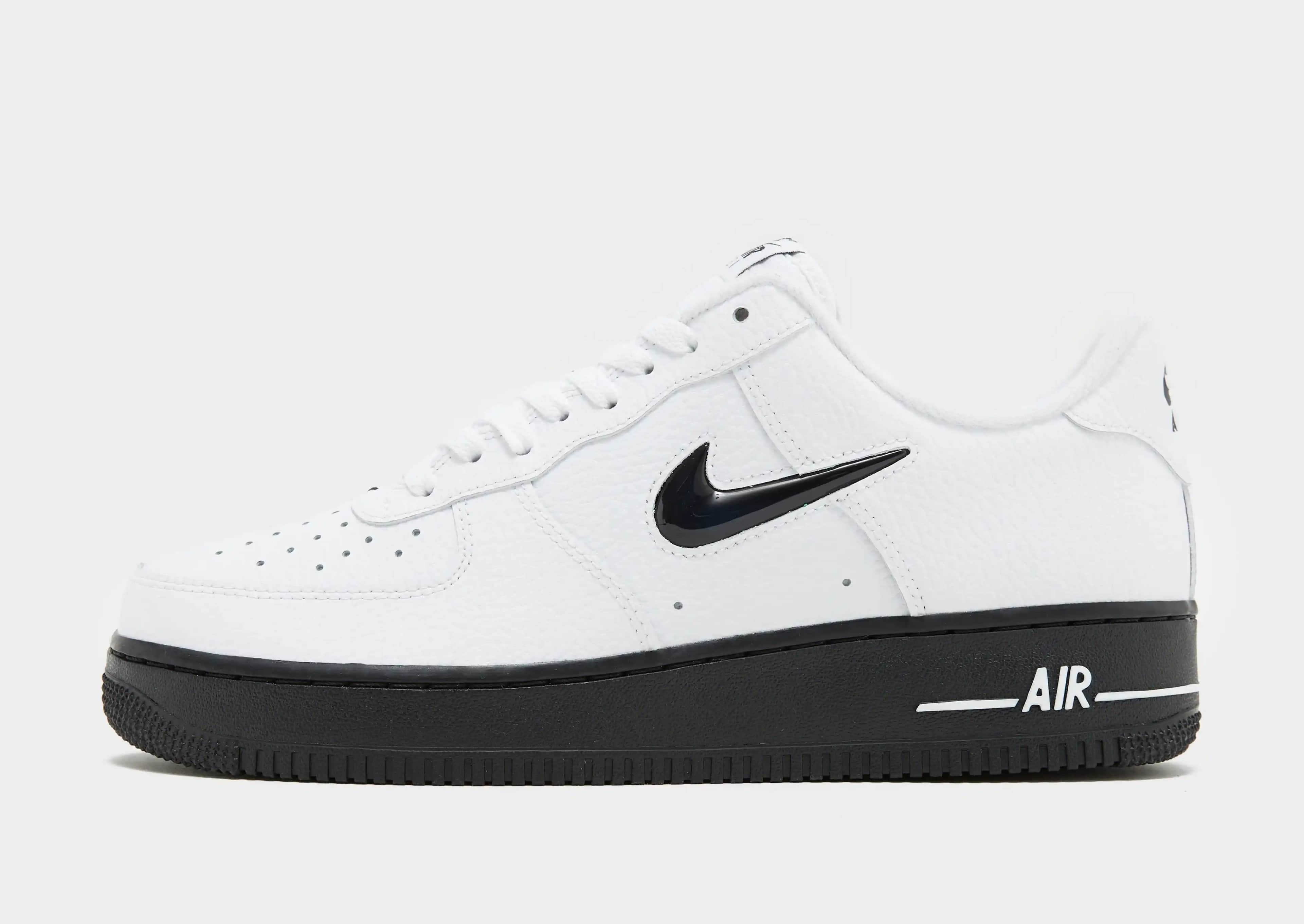 Nike Air Force 1 Essential: Klasik Tasarım ve Yüksek Konfor Sunan Spor Ayakkabı