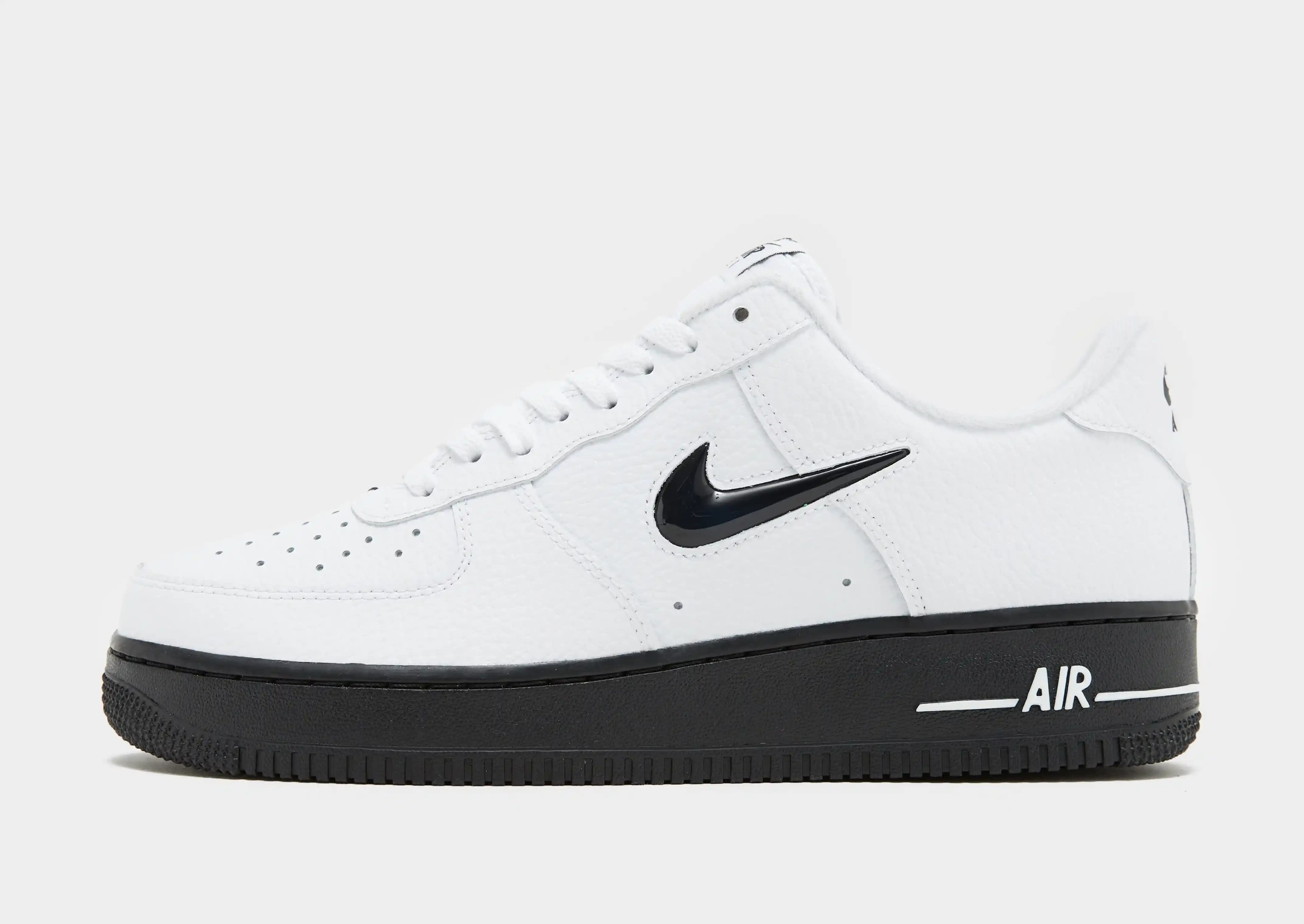 2025'te Nike Air Force 1 Essential ile Tarzınızda Devrim Yaratın