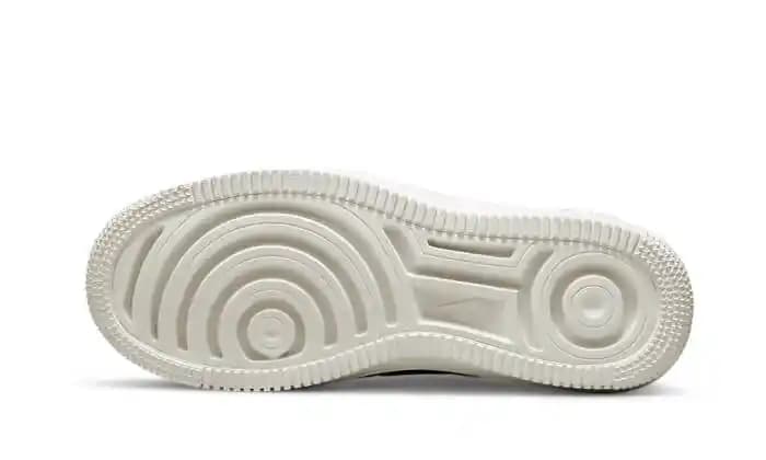 Nike Air Force 1 Low Platform: Modern Stil ve Yüksek Konfor Sunan Ayakkabı Seçeneği