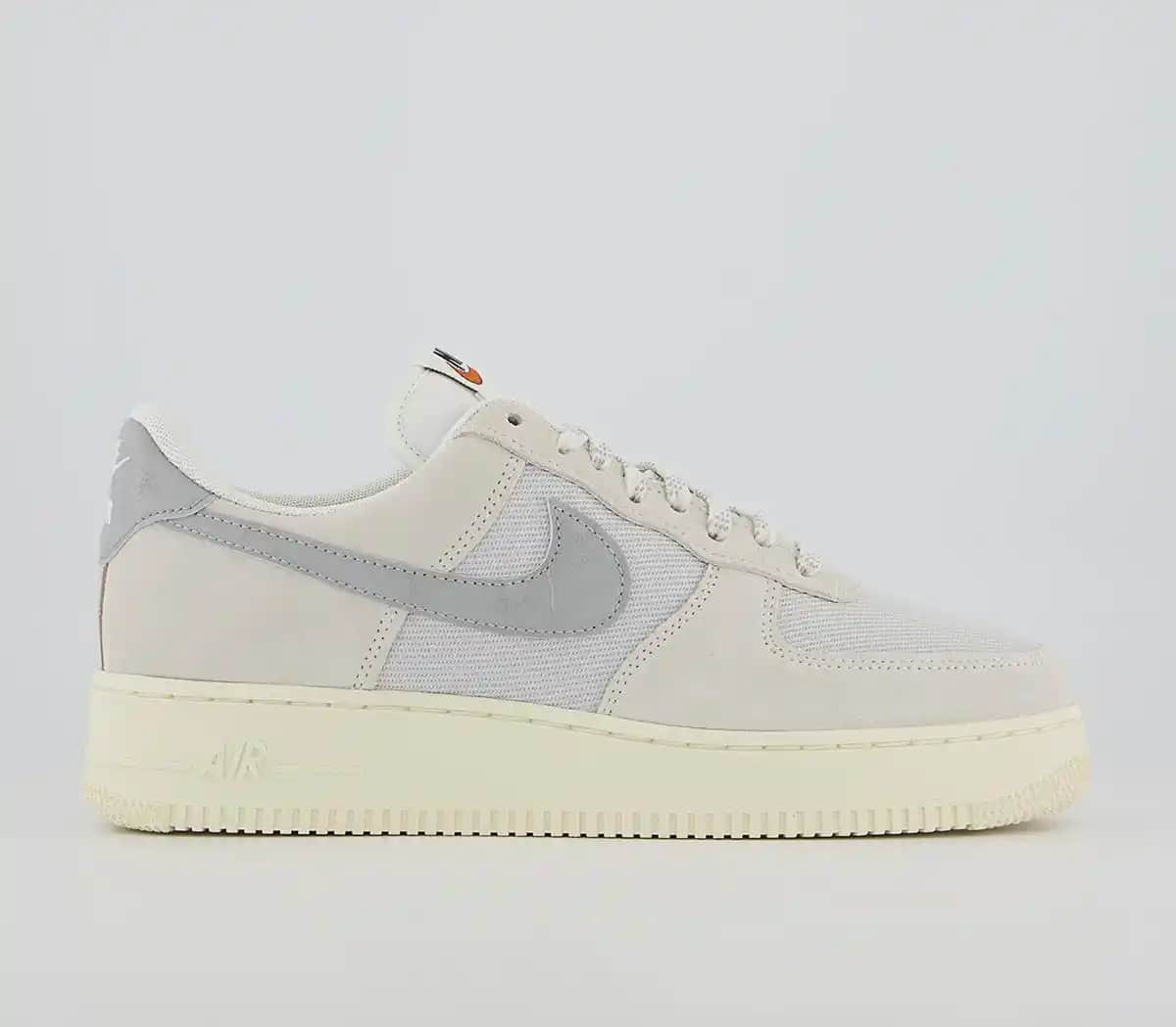 Nike Air Force 1 LV8: Modern Tasarım ve Konfor Sunan Güncel Spor Ayakkabısı