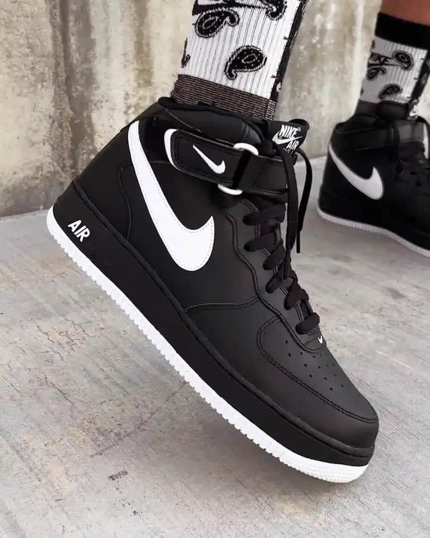 Nike Air Force 1 Mid: Klasik ve Modern Tasarımın Mükemmel Buluşması