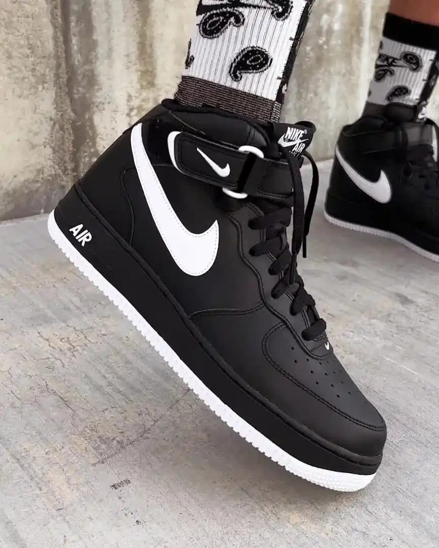 Nike Air Force 1 Mid: Klasik ve Modern Tasarımın Mükemmel Buluşması