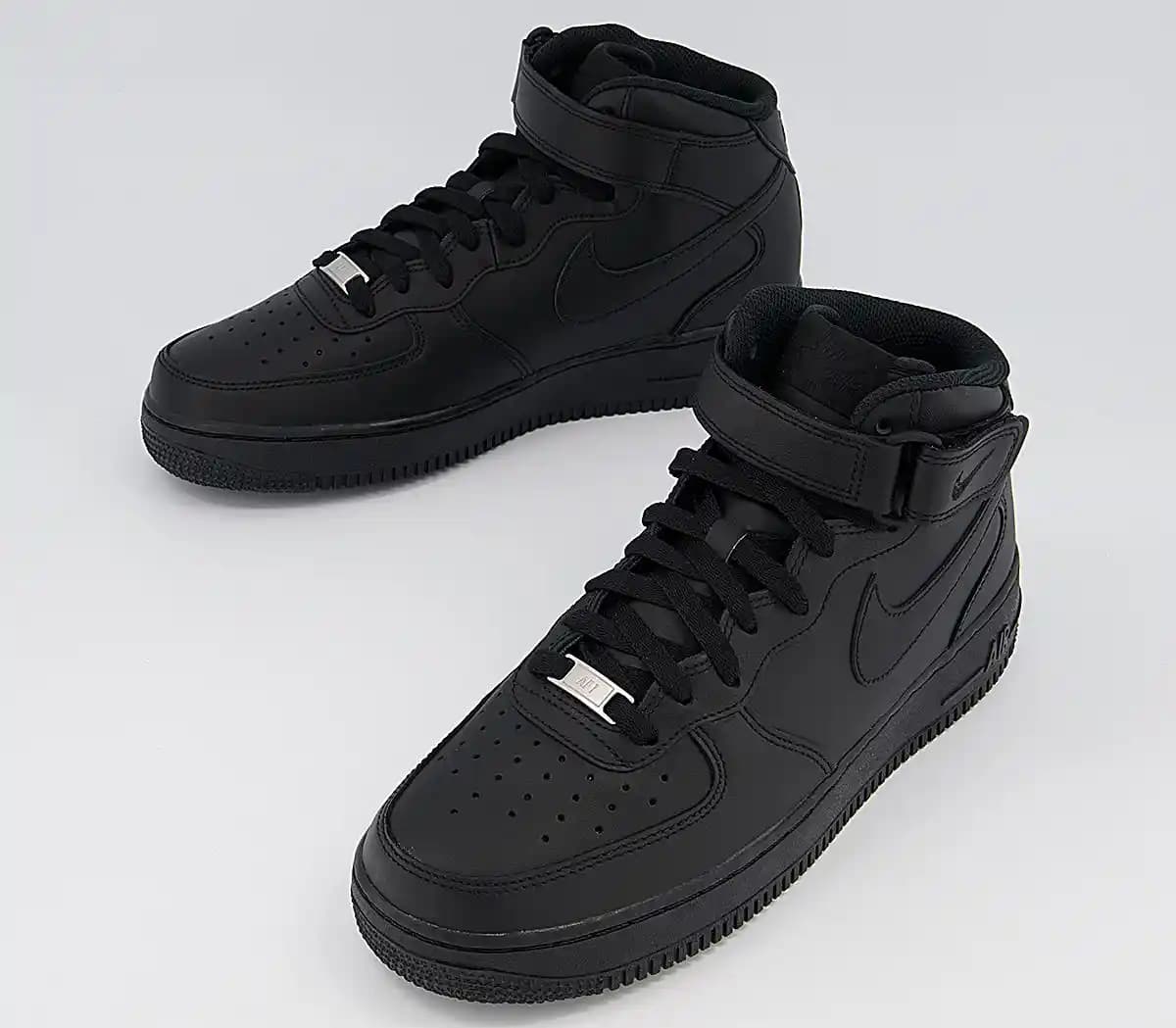 Nike Air Force 1 Mid: Tarihçe, Tasarım ve Güncel Trendler Hakkında Detaylı Bilgi