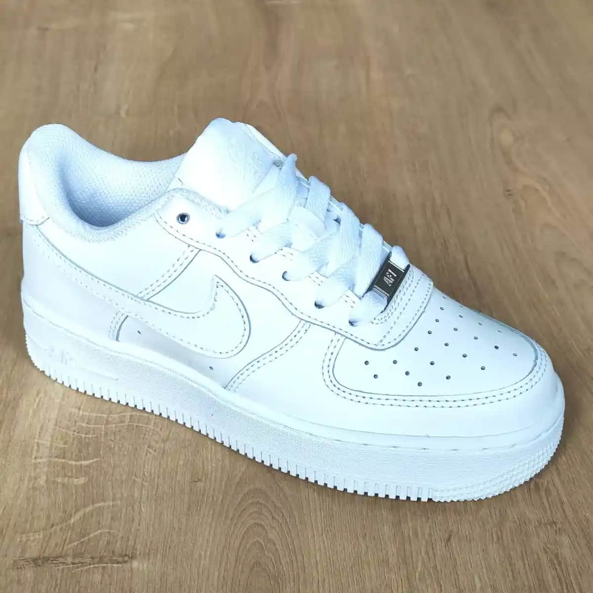 Nike Air Force 1: Moda ve Konforun Buluştuğu Efsanevi Ayakkabı Modeli