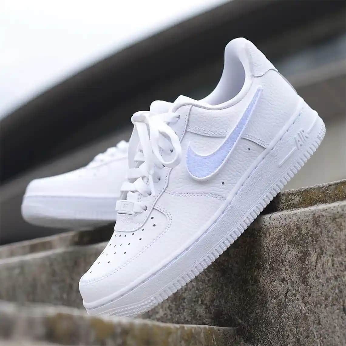Nike Air Force 1 Modası ve Fonksiyonelliği: Tarihçe, Tasarım ve Güncel Trendler
