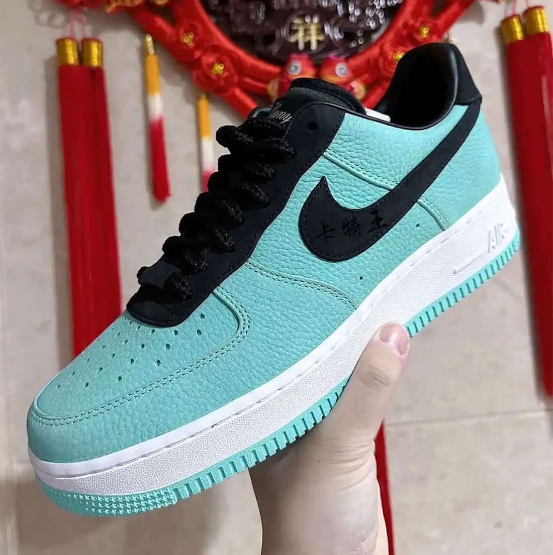 Nike Air Force 1: Tarihçesi, Tasarımı ve Günümüzdeki Popülerliği Üzerine Kapsamlı Bir İnceleme