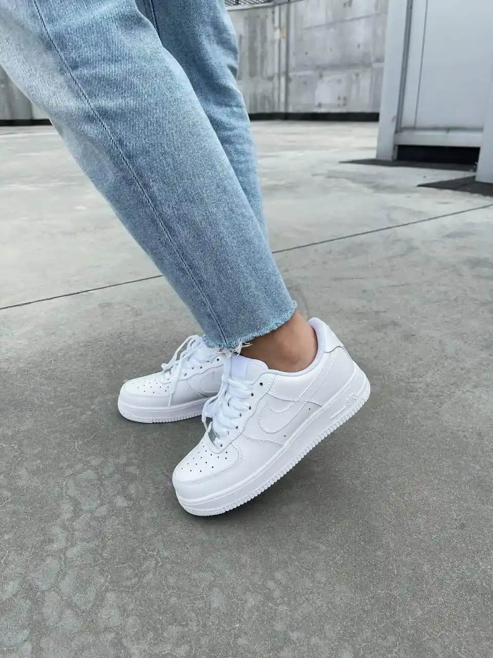 Nike Air Force Classic: Şıklık ve Konfor Sunan Klasik Spor Ayakkabı Modeli