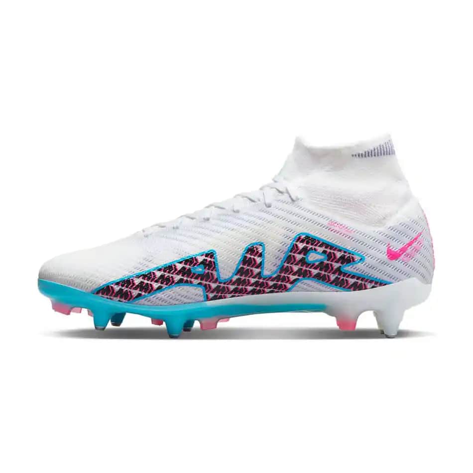 Nike Air Force Kramponlar: Spor Performansı ve Şıklığın Modern Buluşması