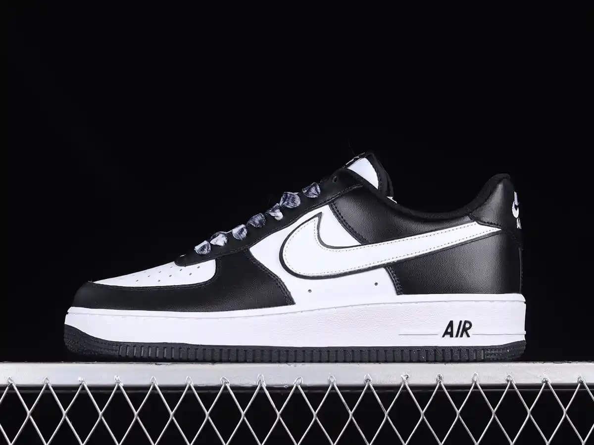 Nike Air Force Panda: Modern Sokak Modası İçin Konforlu ve Şık Ayakkabı Seçenekleri