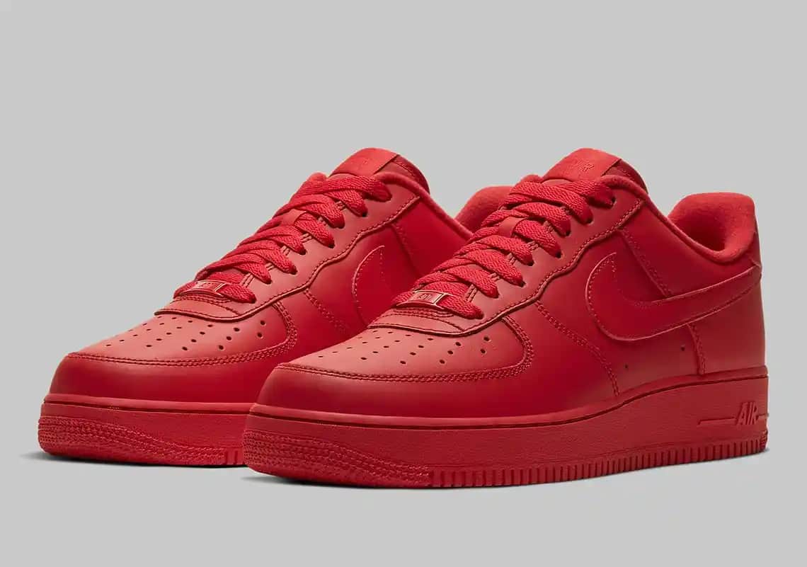 Nike Air Force Red: Şıklık ve Performansı Bir Arada Sunan Ikonik Spor Ayakkabı