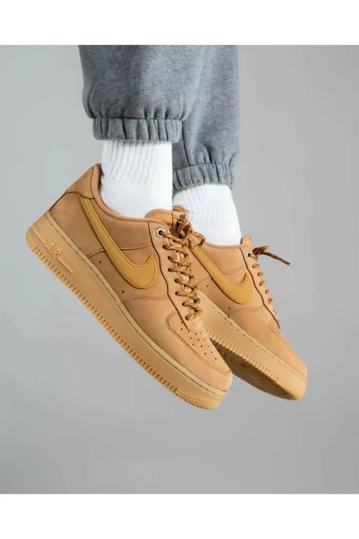 Nike Air Force Taba: Modern ve Şık Tasarımıyla Günlük ve Sokak Modasına Uygun Ayakkabı