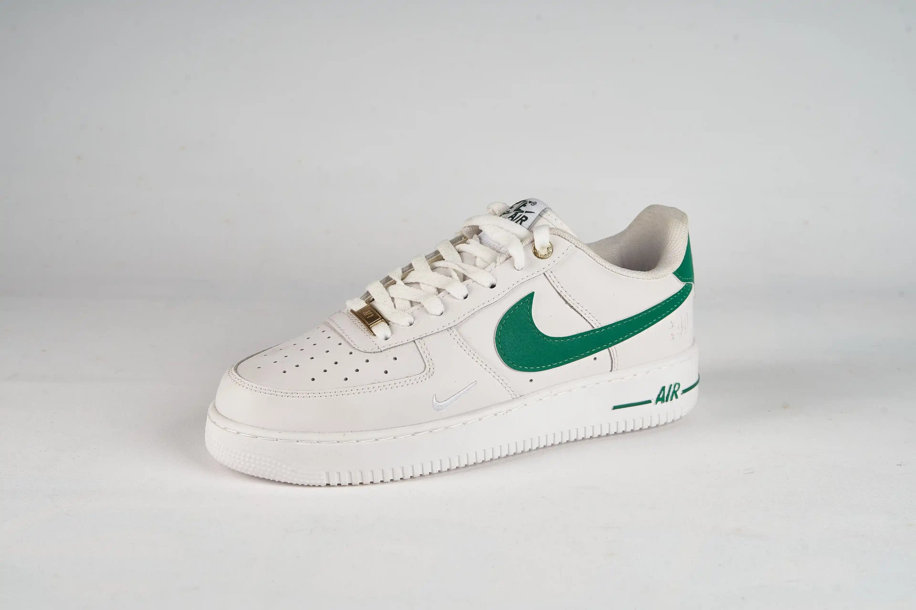 Nike Air Force Yeşil: Günlük ve Sokak Modası İçin Şık ve Konforlu Ayakkabı Seçeneği