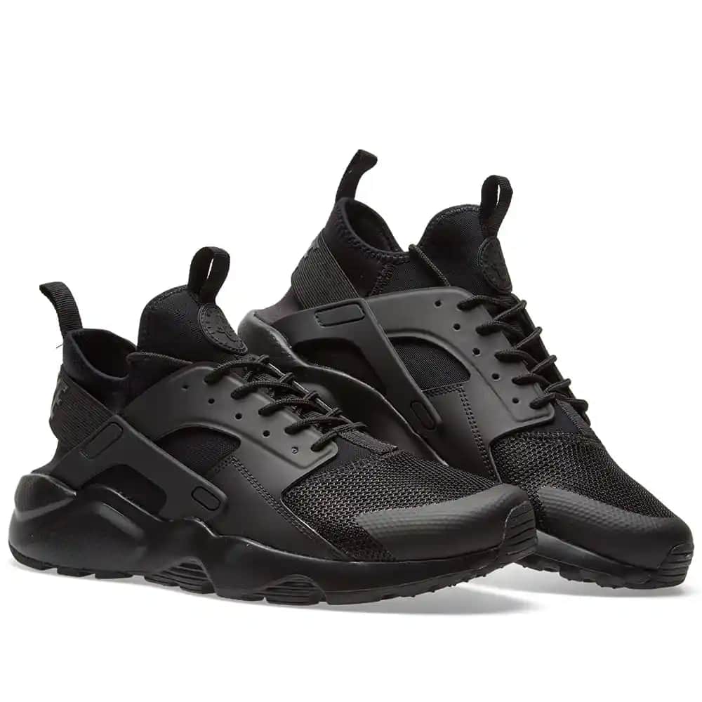 Nike Air Huarache Run Ultra: Konfor ve Şıklığı Bir Arada Sunan Modern Spor Ayakkabı