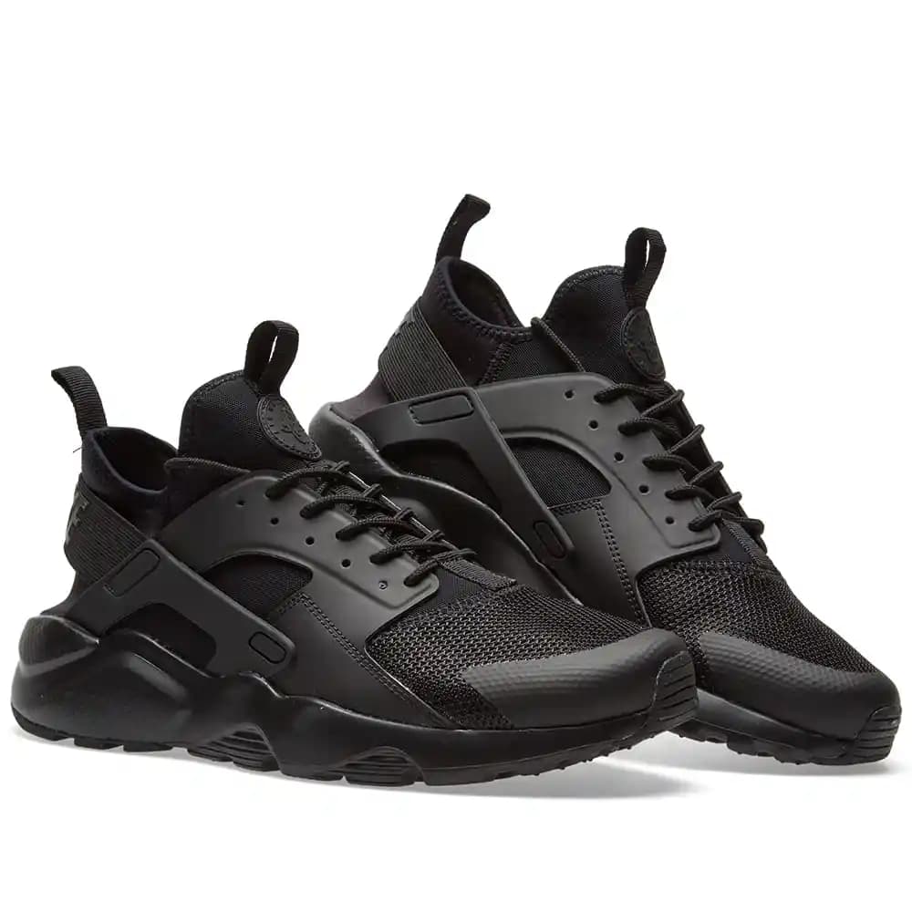 Nike Air Huarache Run Ultra: Konfor ve Şıklığı Bir Arada Sunan Modern Spor Ayakkabı